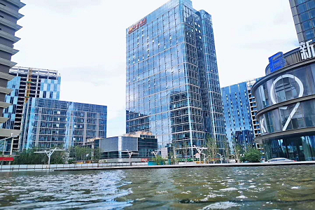 绿地中央广场侧立面